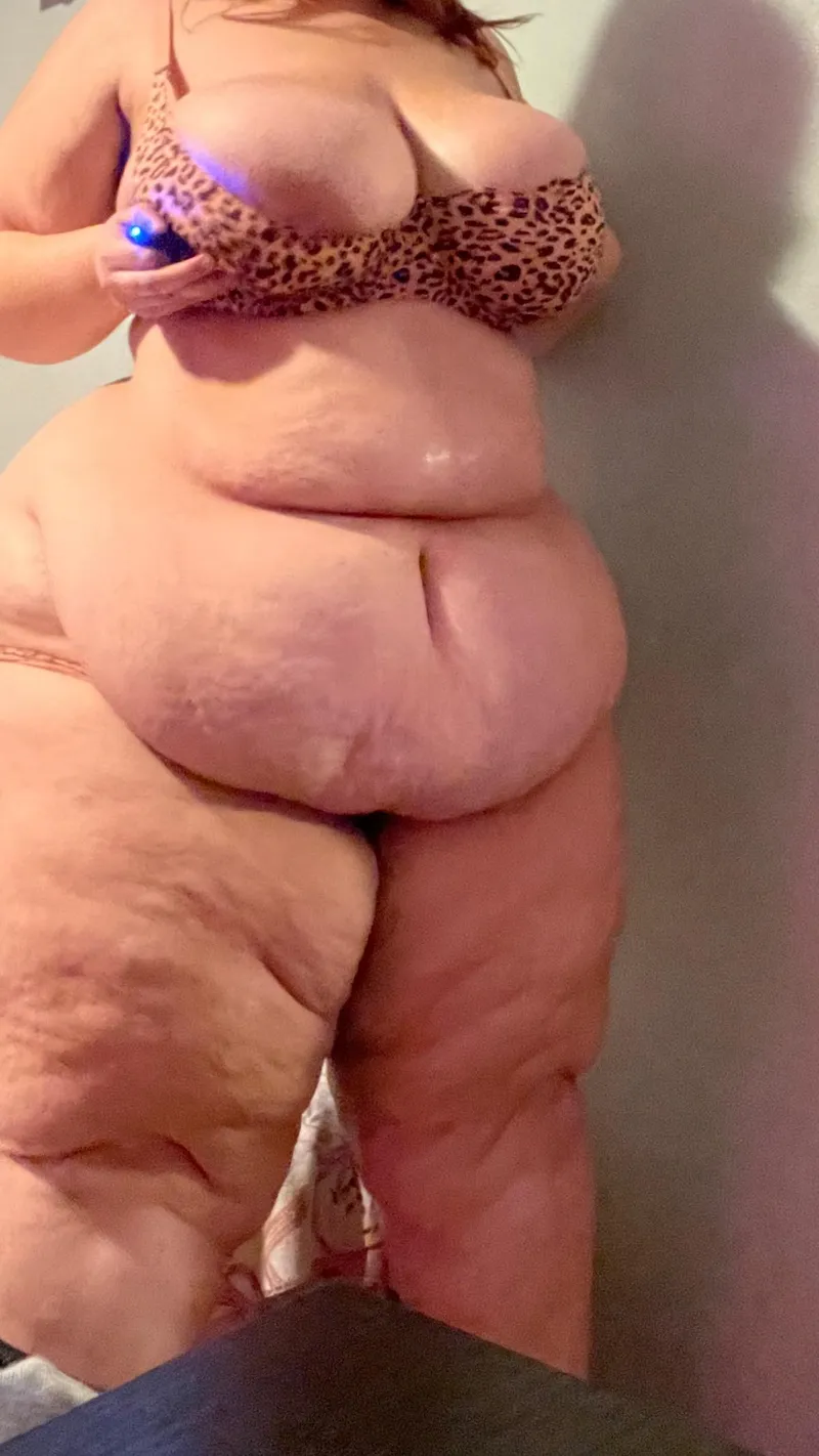 Thumbnail The Unwavering Presence of Lenatheoggg in the World of SSBBW