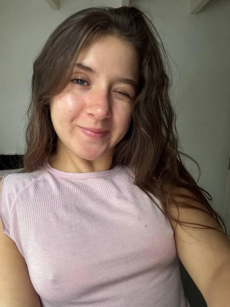 Thumbnail Lovelivee's Winking Dilemma: Braless Charisma Unleashed