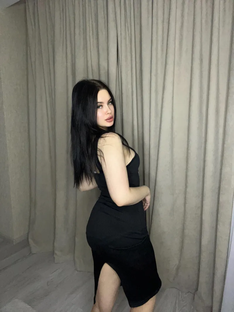 Thumbnail Stunning in Black: Embracing Tight Dresses | StardustSpectrum