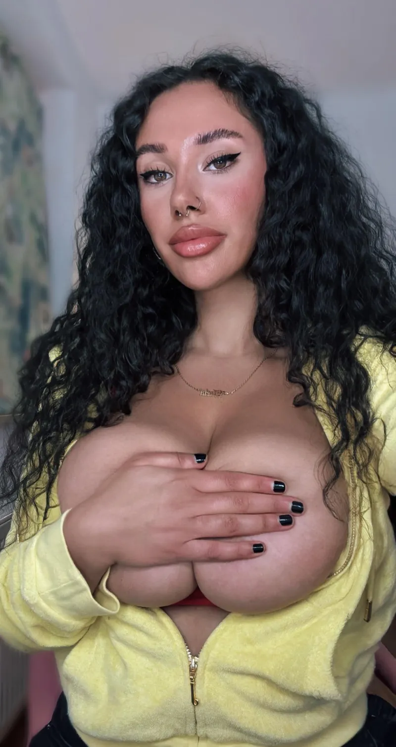 Thumbnail Girls with Curly Hair: Lucia__Diaz's Latina Charm