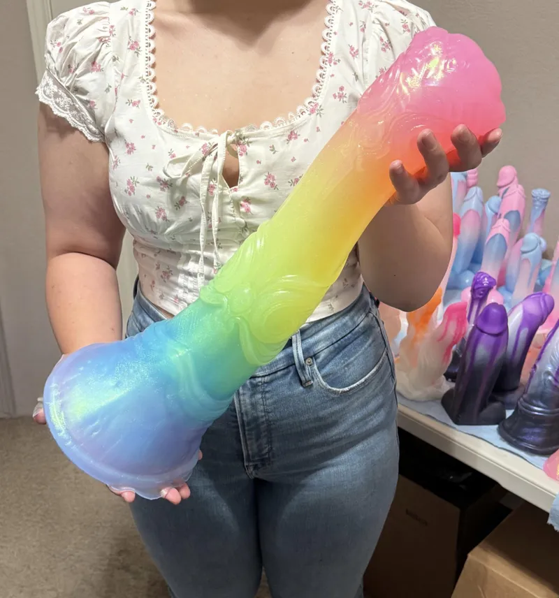Thumbnail Discover the Big, Beautiful & Rainbow Art by ppsculptors
