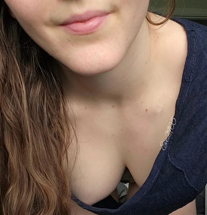 Thumbnail Eve2905 Surprises with Intriguing Downblouse Reveal