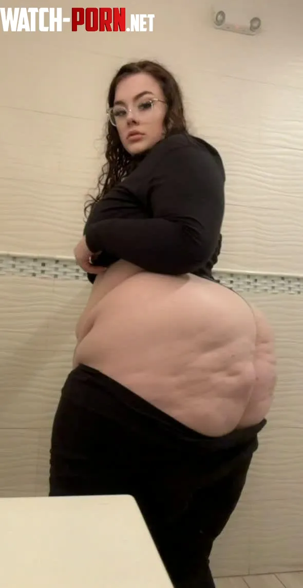BBW with my big fat ass by Snowangelcake