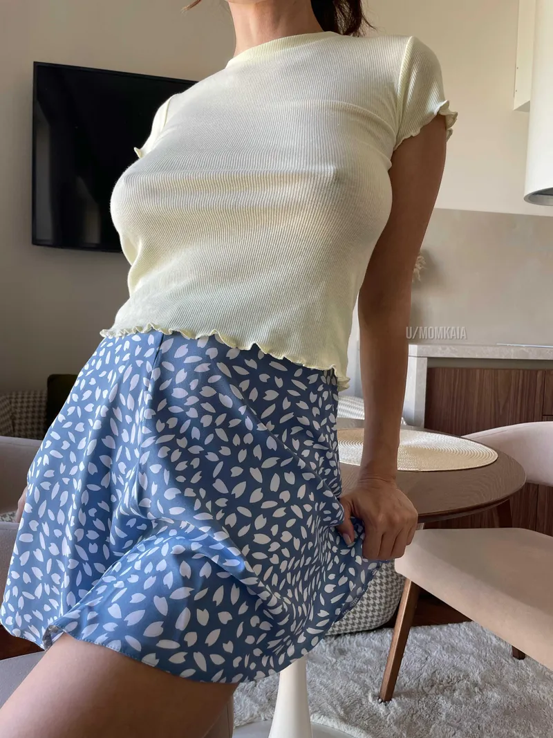 Thumbnail MomKaia Prefers to Go Braless Especially in the Summer