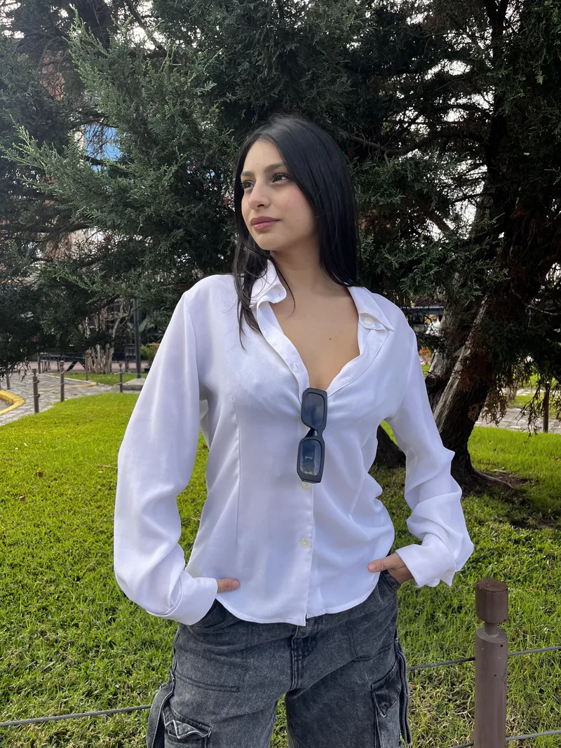 Thumbnail tformen's Shirt Reveals the Braless Appeal