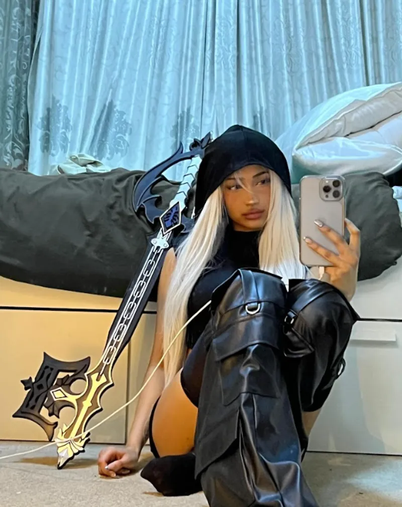 Thumbnail Into Character: MonroeKapital's Favorite Look