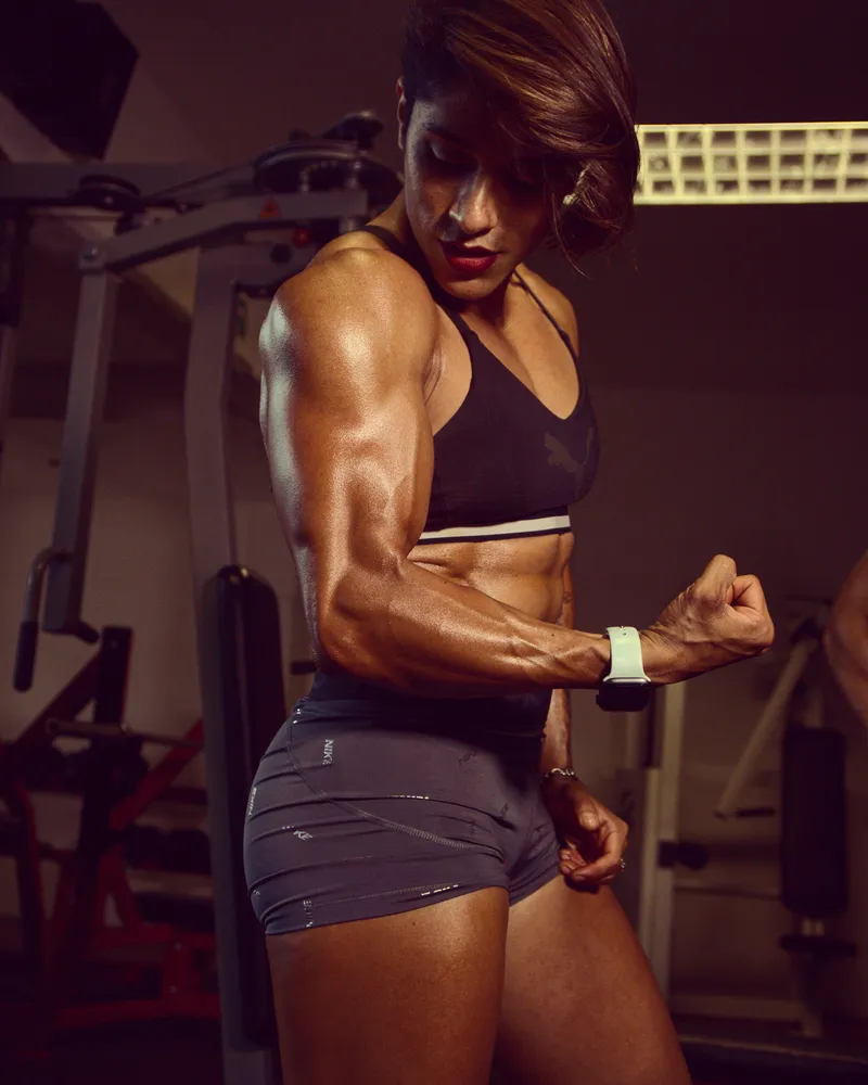 Thumbnail Elik_fitcouplegirls: Are You Into Muscled Shorthair Chicks?