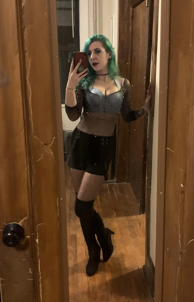 Thumbnail Seductive Style: Rocking a Thigh-High Look - sirenskiss3