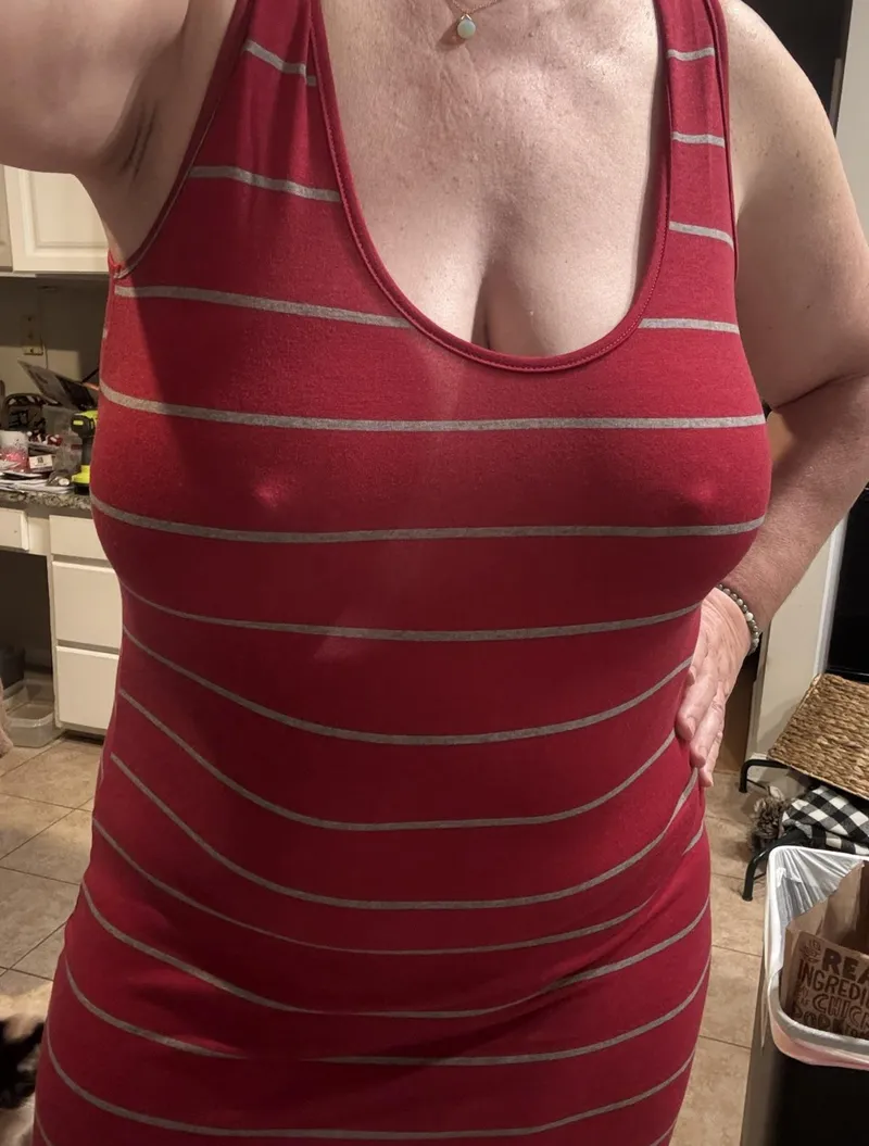 Thumbnail Frisky_Vanilla Basks in the Glow of Braless Confidence