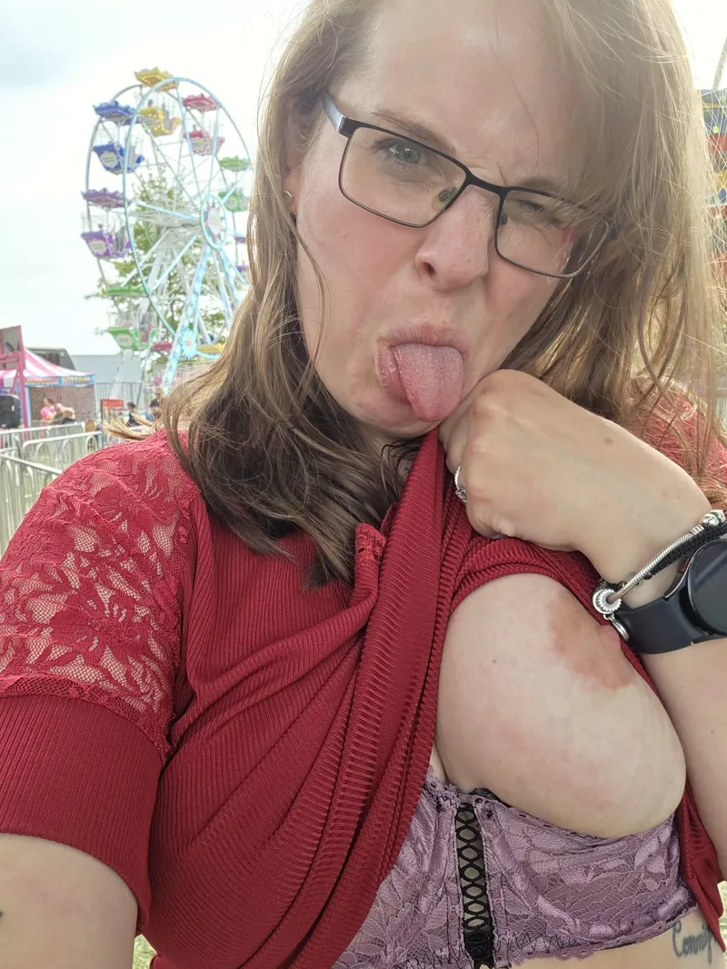 Thumbnail Exploring the Excitement of Carnival Boobs with CJ0031 | Flashing Girls Category