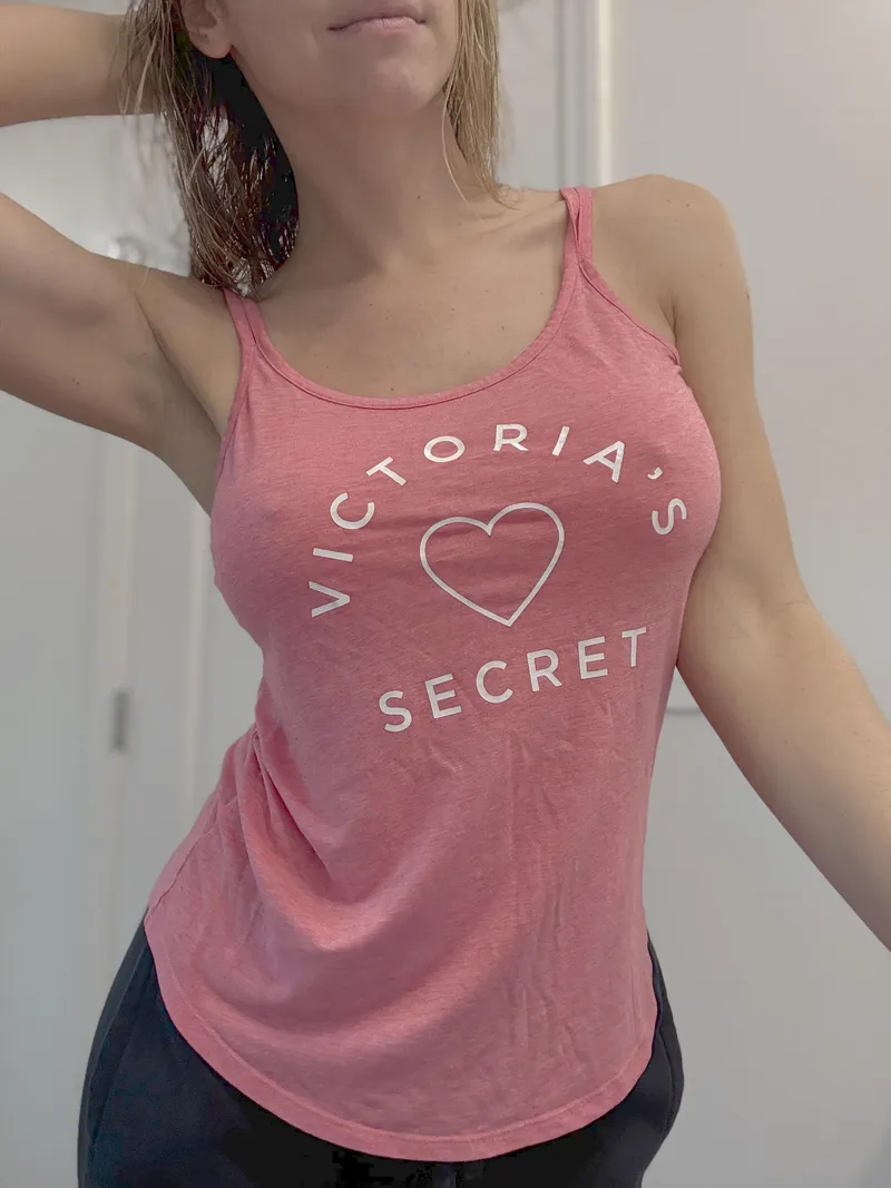 Thumbnail Chilled Vibes: Post-Shower Braless Moments with xoMissTori
