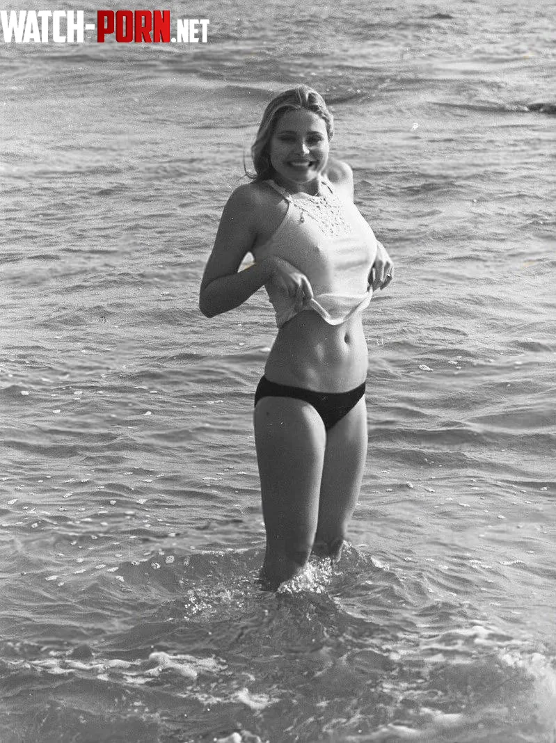 Priscilla Barnes (1976) by bil_sabab