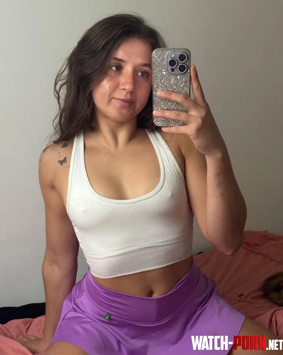 Today’s outfit, don’t have a bra that doesn’t peek so I decided to just not wear anything by Lovelivee