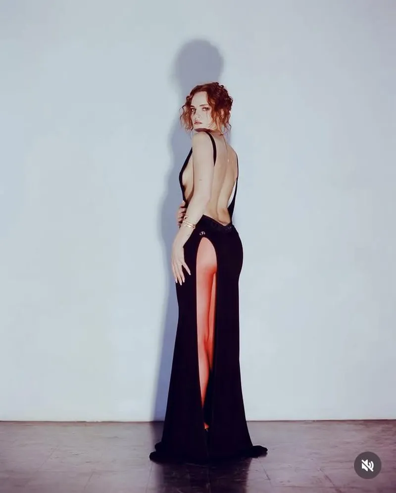 Thumbnail Madeline Brewer: Embracing Celeb Beauty | CelebrityButts