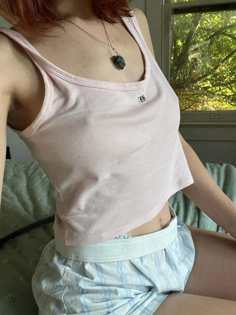 Thumbnail Braless Beauty: Purple-Amelia's Cozy Sleepy Look