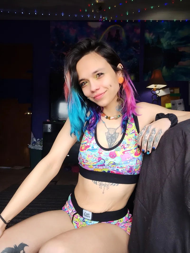 Thumbnail Feeling Playful: Exploring the Neon Green Goth Look | Author: sirenskiss3