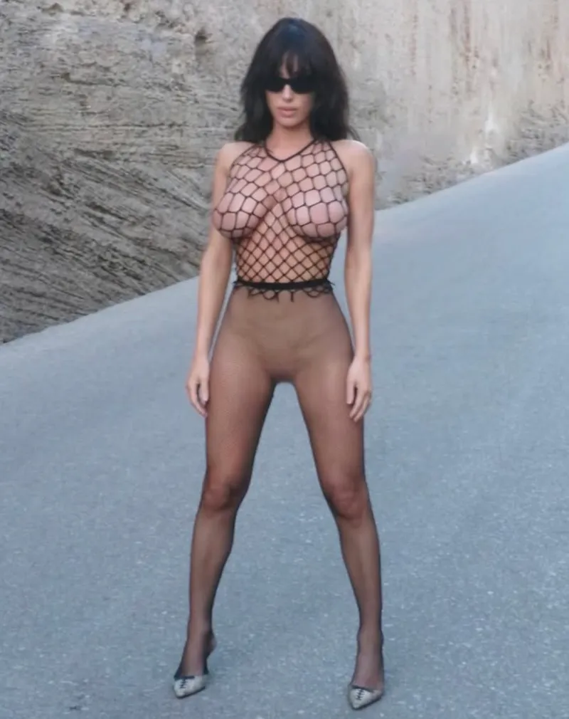 Thumbnail Bianca Censori Strikes Again - WhyEvenWearAnything Exposed!