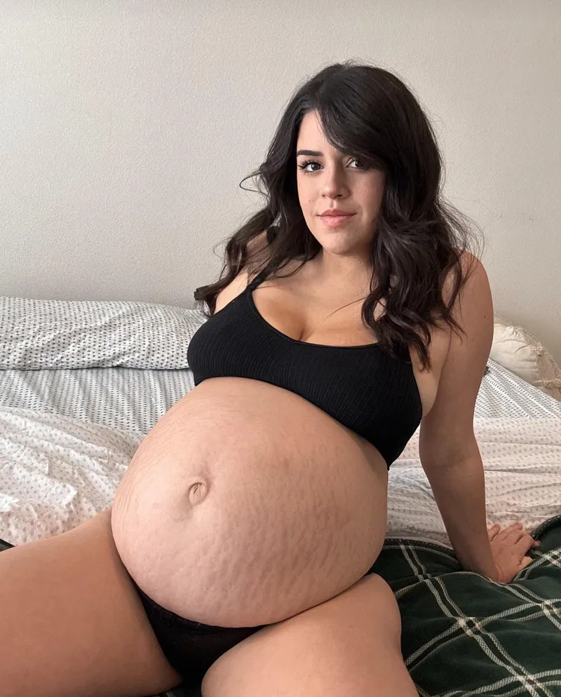 Thumbnail Cute and Pregnant: Do I Make a Charming MILF?