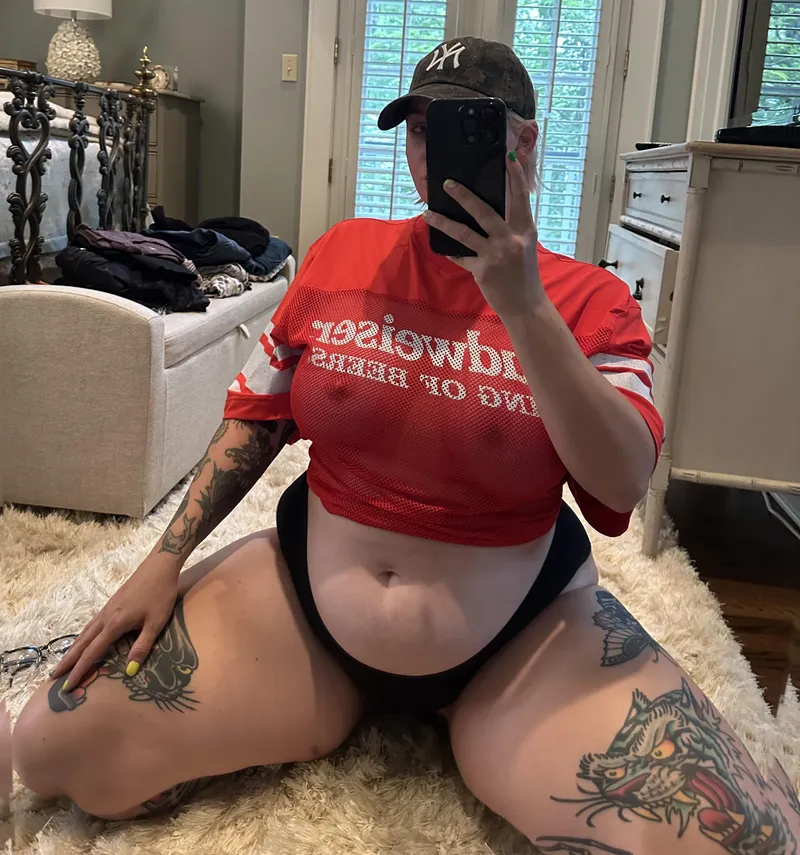 Thumbnail Embracing the Queen of Beers: A BBW's Story