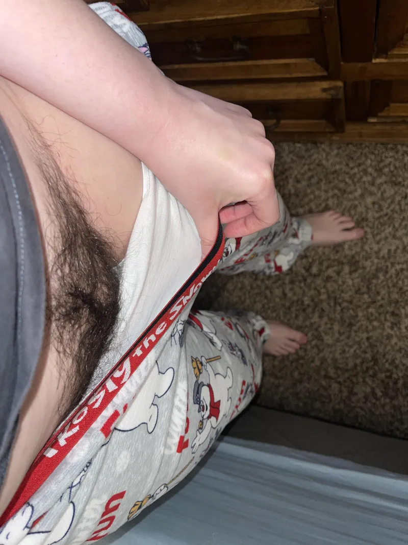 Thumbnail Hornet_Novel: A Sensual Story of Walking Around with a Full Bush