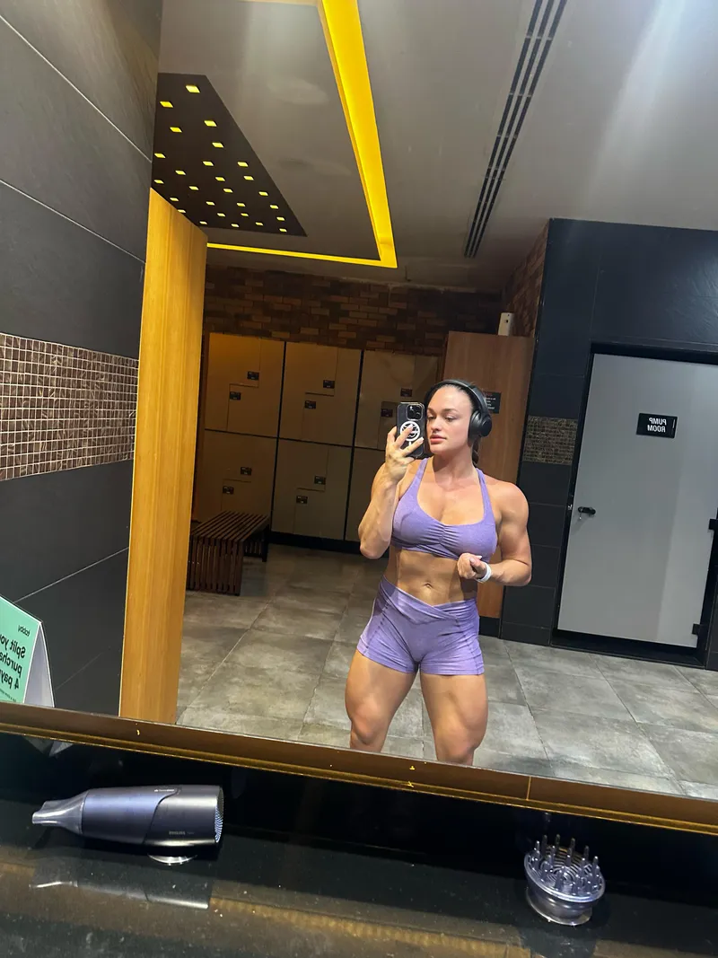 Thumbnail Raising the Heat with Today's Intense Quad Workout by Rosefittt