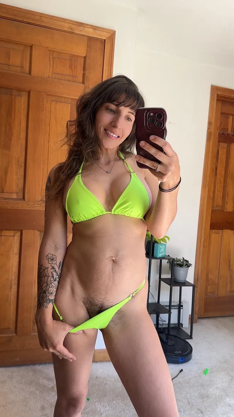 Thumbnail Sweet Face, Wild Side: Unveiling greengirl42069 | Milfie