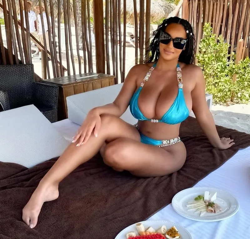 Thumbnail RexMalaga Unveils 'Azul' - An Alluring Bigtitsinbikinis Story