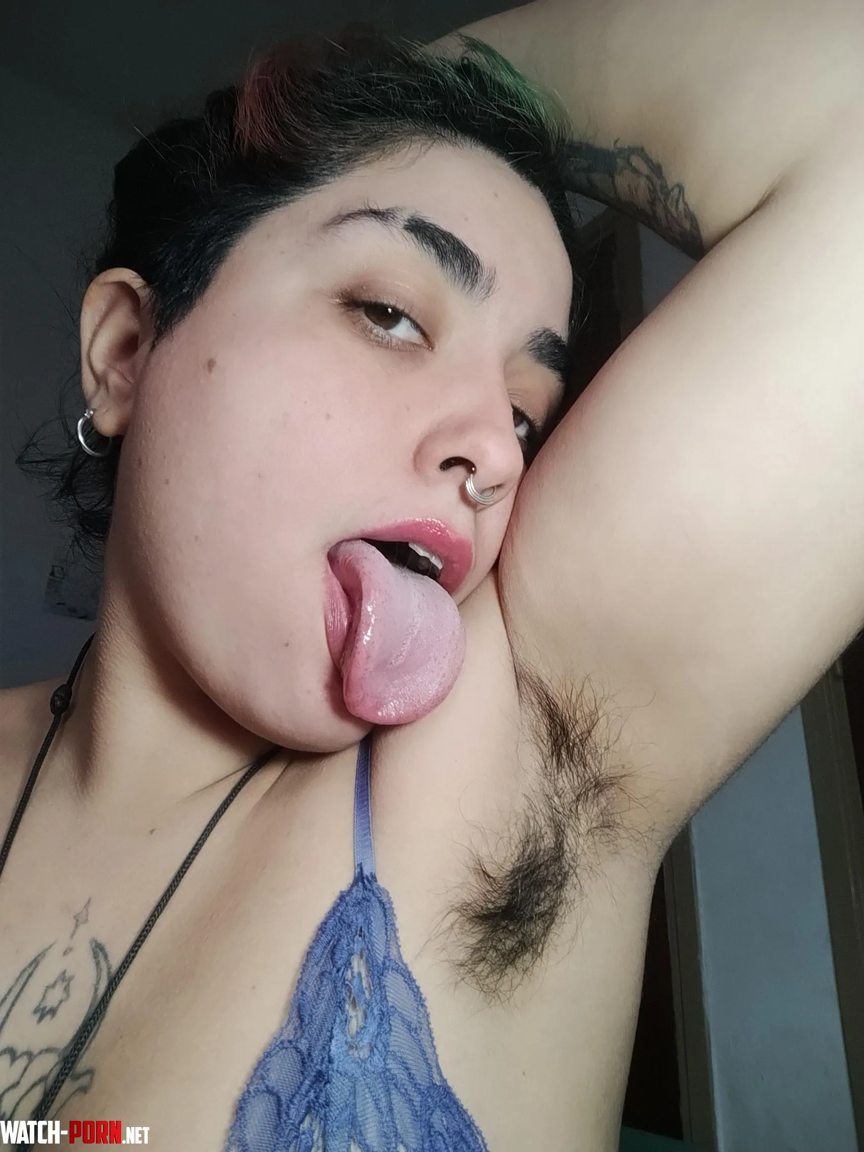 How u would describe the scent of hairy armpits? by lebrava