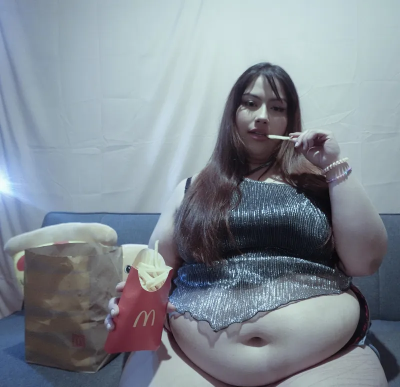 Thumbnail Craving More Burgers by Fatprincezz in Stuffers