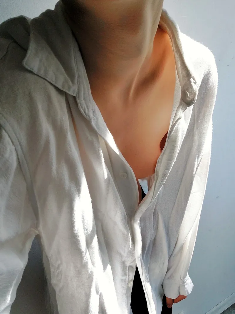 Thumbnail Nipple Tease: A Close Call in Downblouse | SashaBarefoot