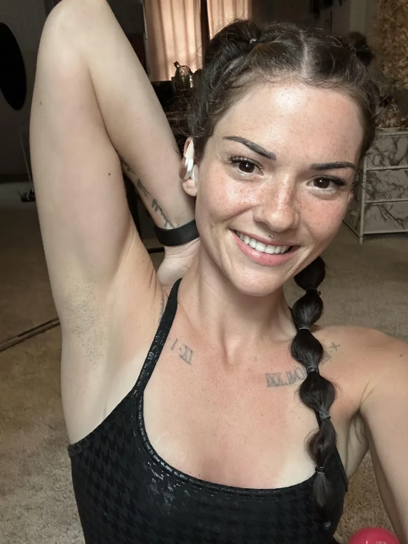 Thumbnail lolotaylor Shares Realness: Heat Rash Adventures & Armpits