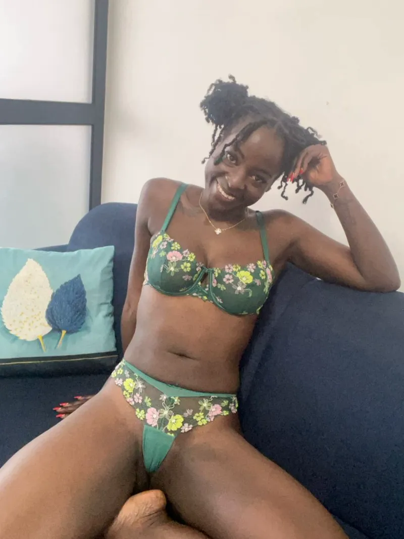 Thumbnail Mediocre-Ad-5423 and the Green Bikini Fantasies