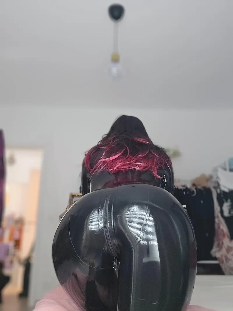 Thumbnail Zipper Assistance: Help me with the zipper? by hexie_ink
