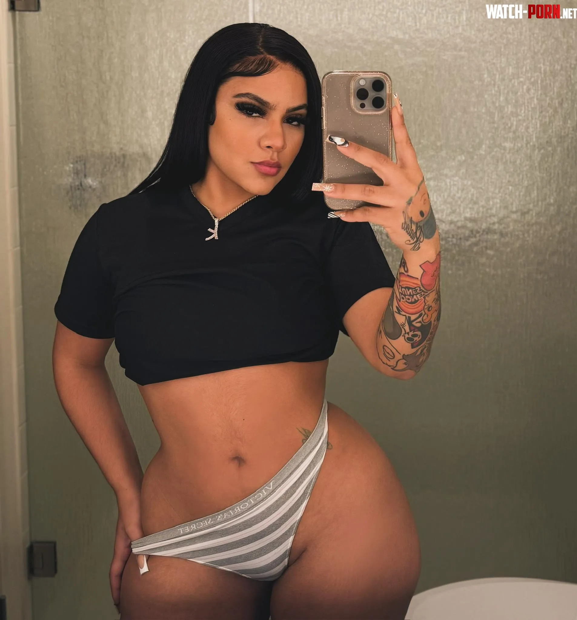 Latina mommy still looks great after 3 offsprings by MoonlightRosezxc