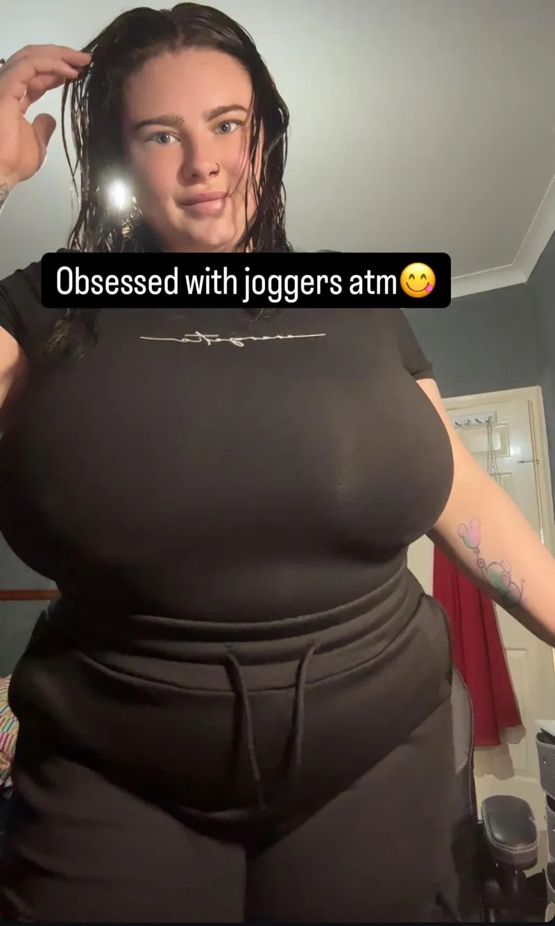 Thumbnail Busty Brit Chloe Revealed by s_9_1_3