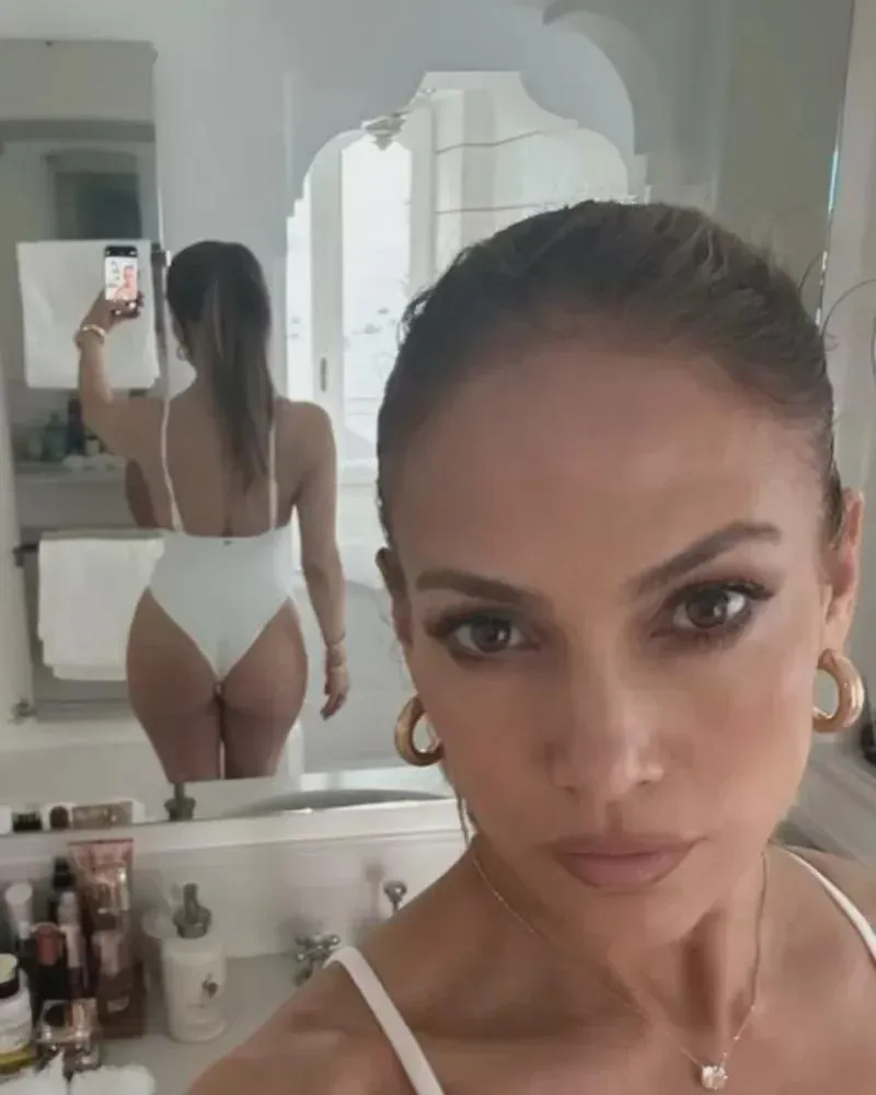 Thumbnail Jennifer Lopez: A Sizzling CelebrityButts Icon