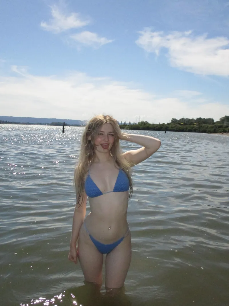 Thumbnail Is Audreyhillll's Bikini Cute Enough? | Dive into BikiniBodies