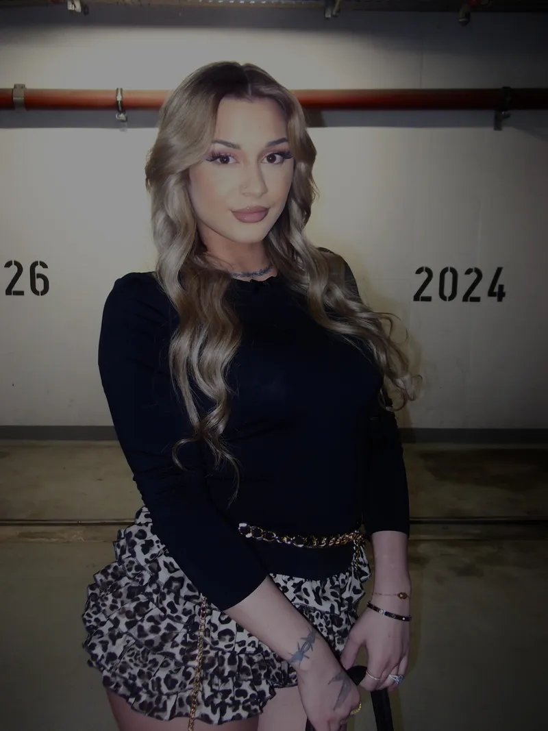 Thumbnail Date Night Elegance: hot_ellaa's Stylish Ready