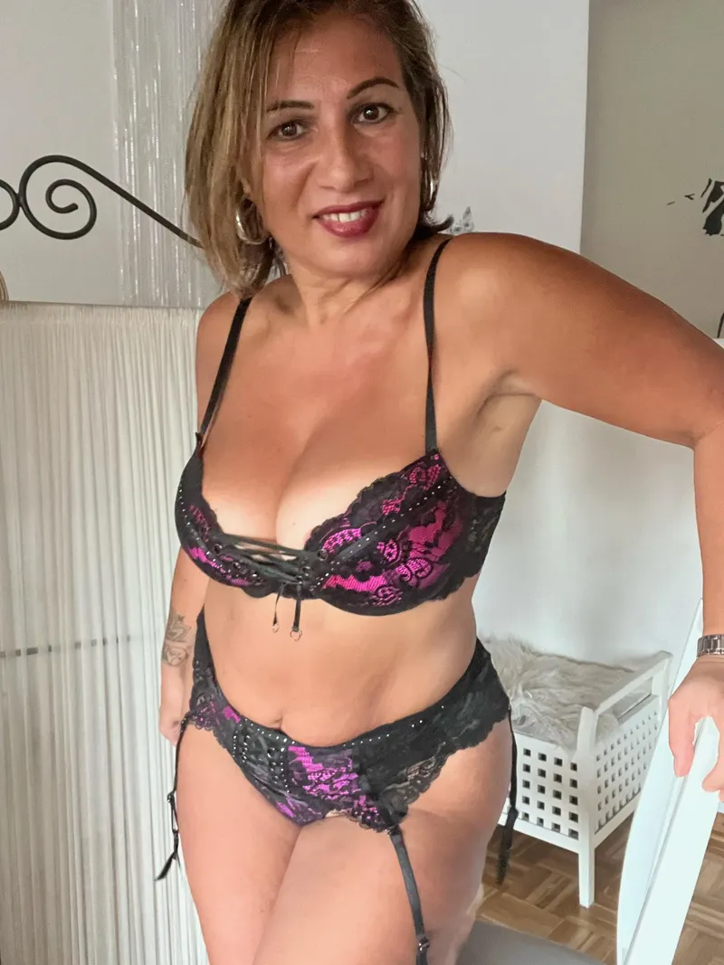 Thumbnail Italian Passion: Experience F54NJ's Voluptuous Beauty | MilfPanties