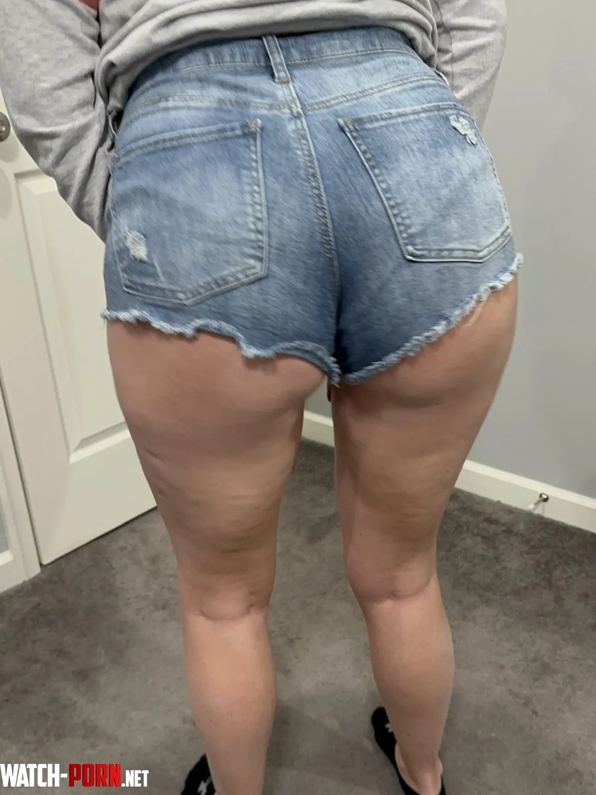 Moms in cutoff jeans make you hard? by redfox1075