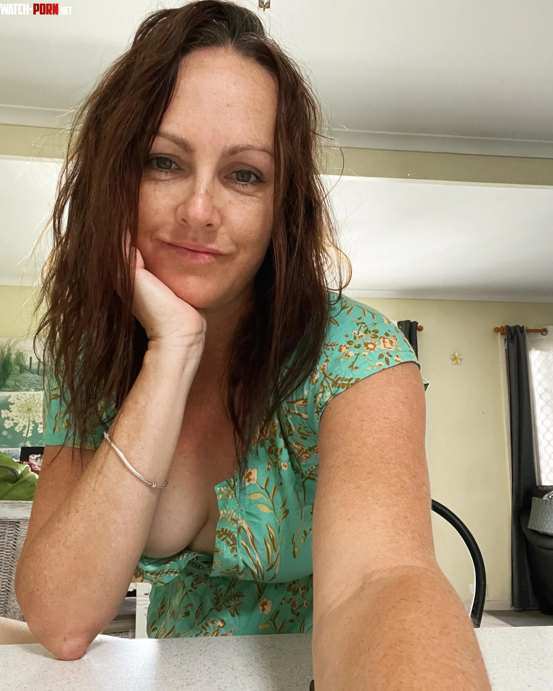 I am certainly a mature milf, 48 y/o 7 kids married for 30 years. Hope you like what you see. by midlifemumma07