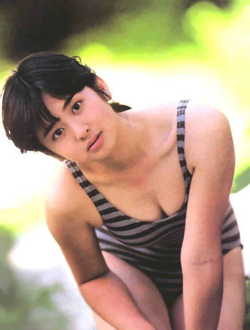 Thumbnail Wawewiwowuuuu: Yuki Saito's Allure in Gravure Collection