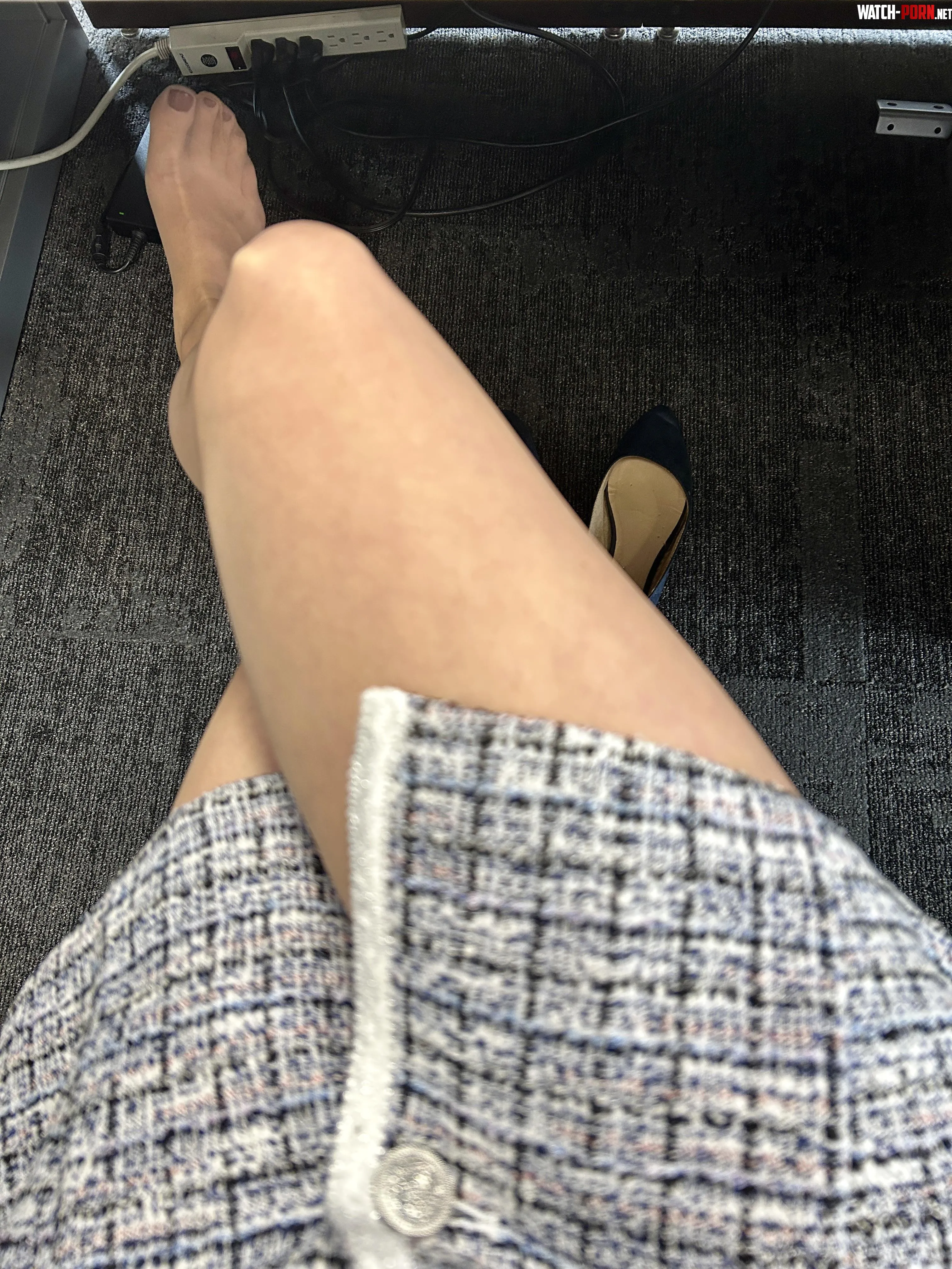 Pantyhose at the office by Bizoubizou925