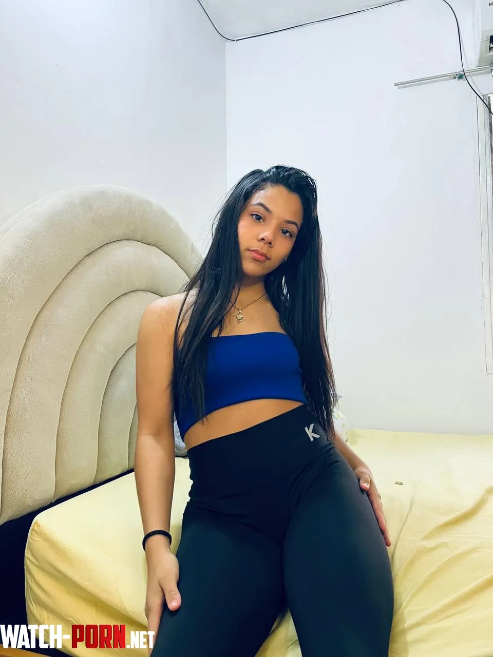 My first post here and I love to always wear croptops by hadabrit