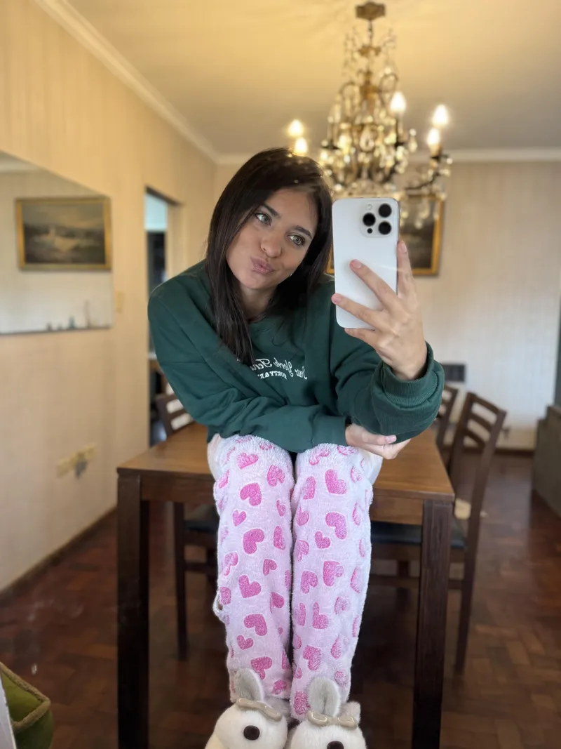 Thumbnail pinkloviing Shares a Cozy Moment in classygirls