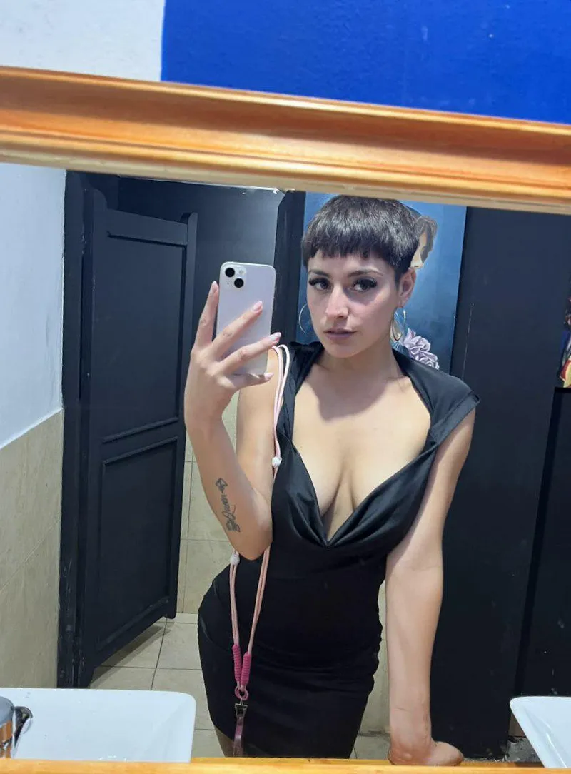 Thumbnail Nikkispicee's Fashion Dilemma: 'Do i look classy in this black dress?'