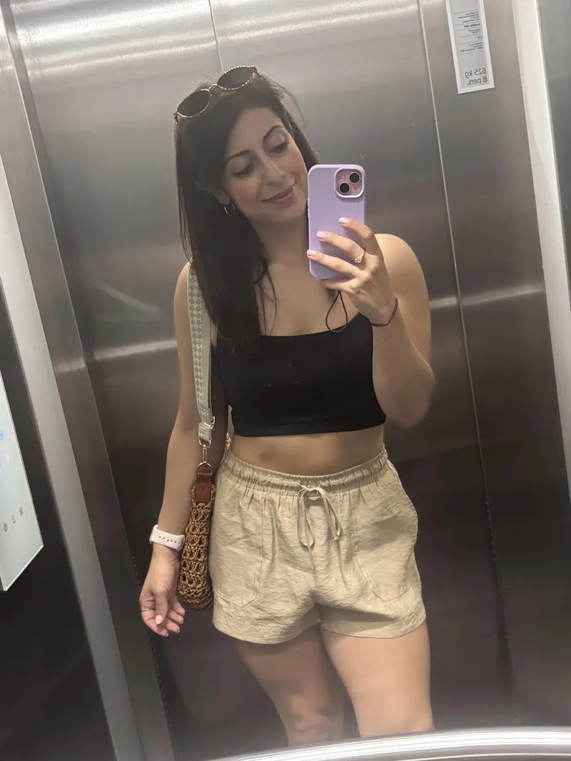 Thumbnail Stylishly Cropped: Embracing Fashion with K-muscleofmummy