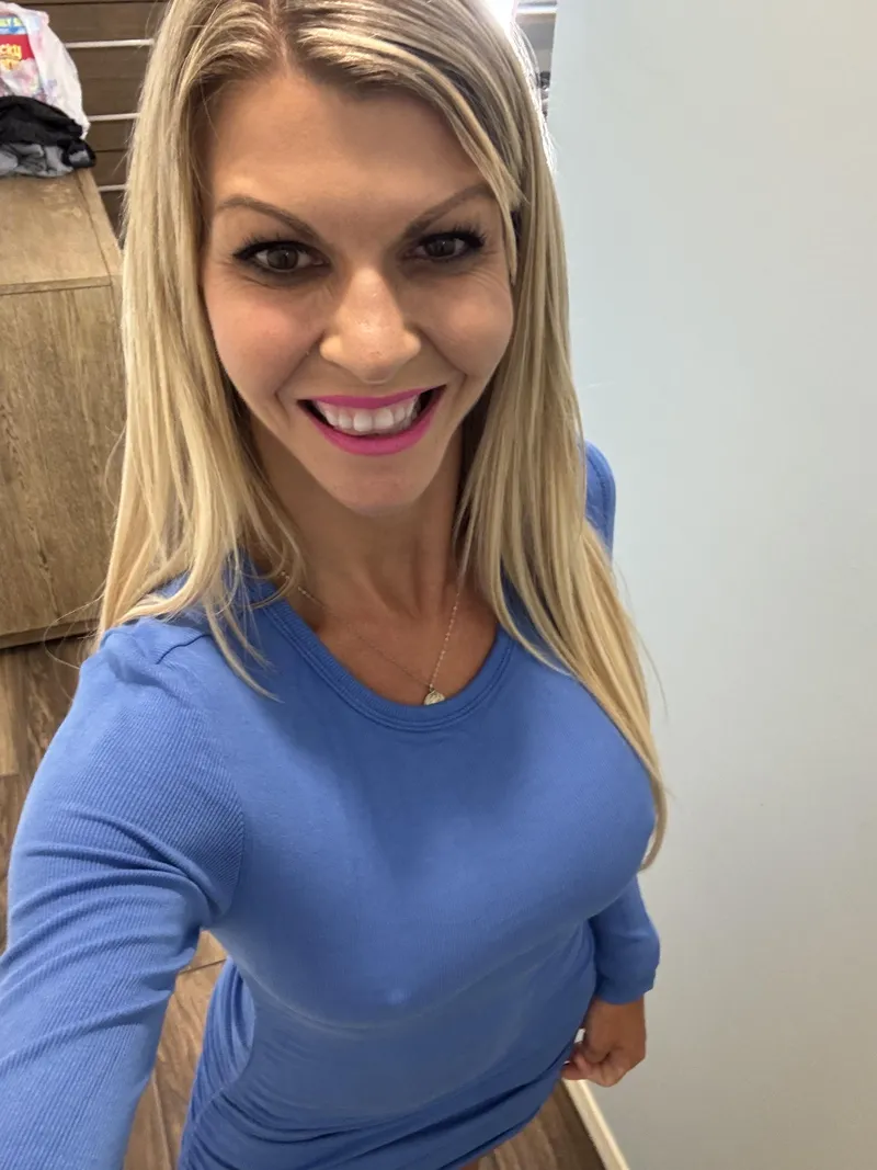Thumbnail Embracing Braless Freedom at 41 | Milfie & Confident