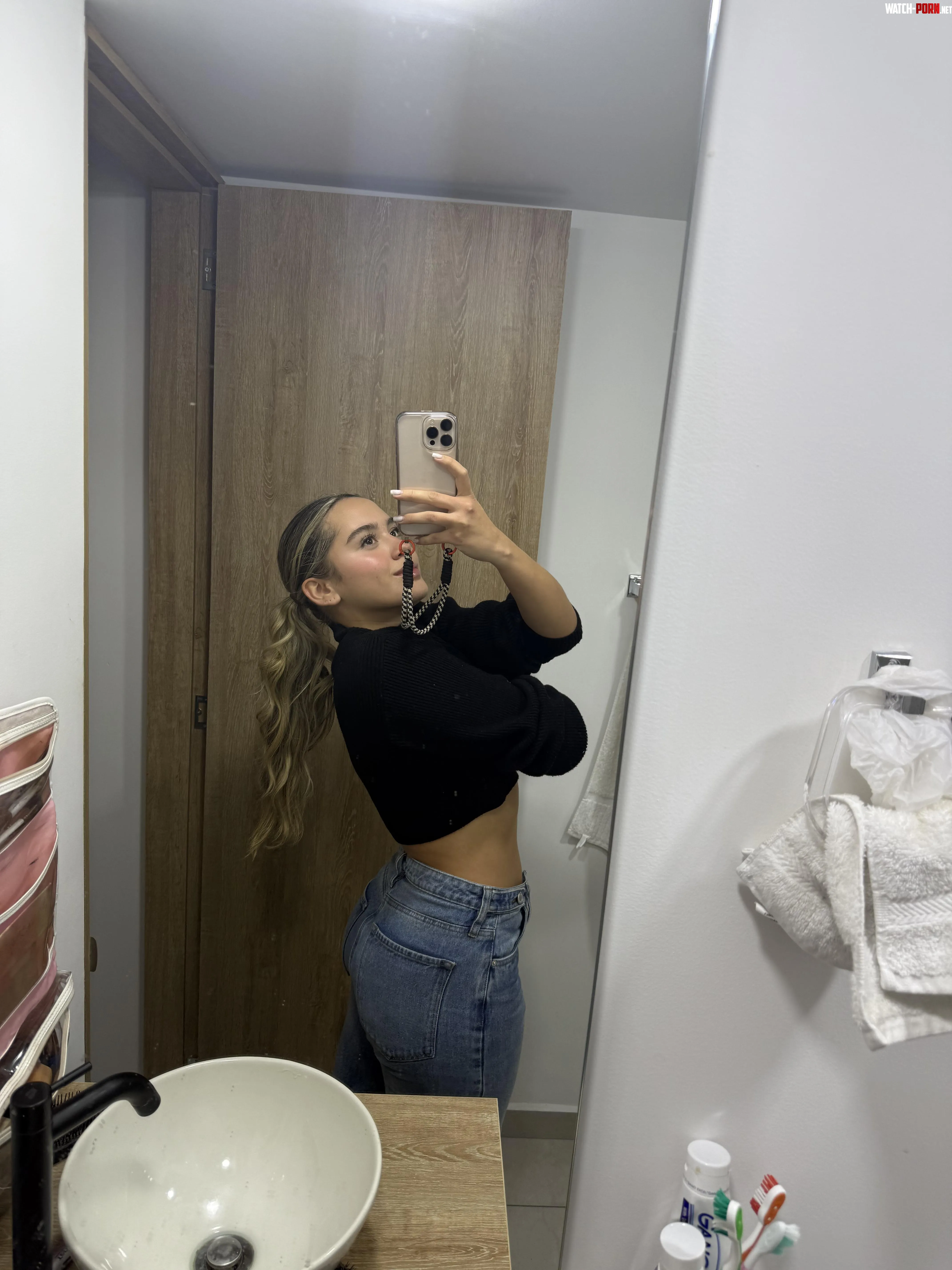 feeling great on my croptop by SabrinaZest41