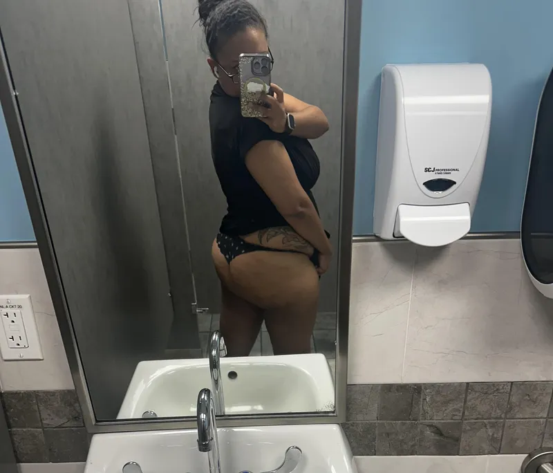 Thumbnail Your Favorite MILF Brings the Heat | justyourgirlRaina | onlyfanschicks